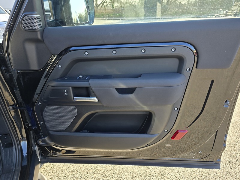 Land Rover Defender 90 D200 MHEV - U91650