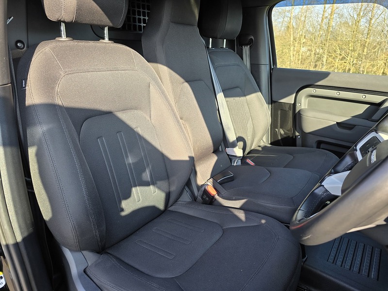 Land Rover Defender 90 D200 MHEV - U91650