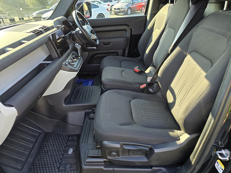 Land Rover Defender 90 D200 MHEV - U91650