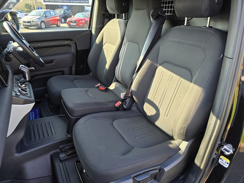 Land Rover Defender 90 D200 MHEV - U91650