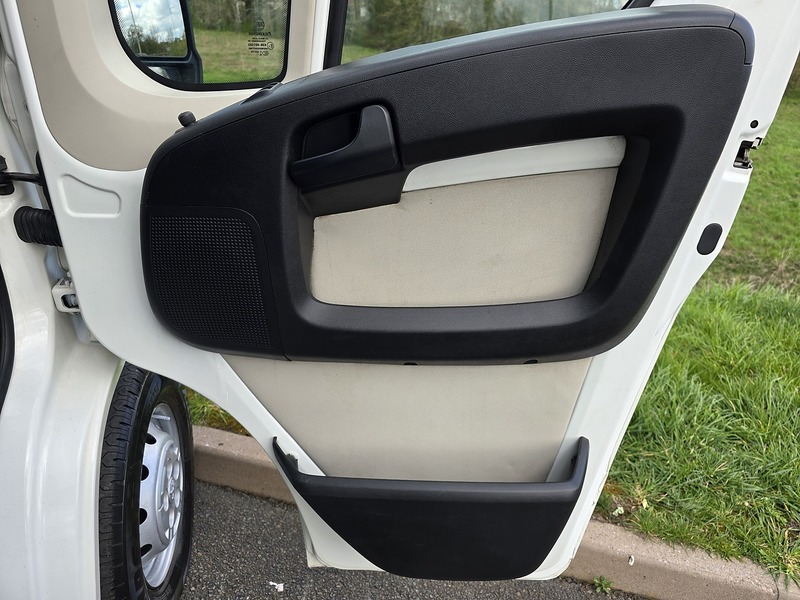 Peugeot Boxer BlueHDi 335 - U91676