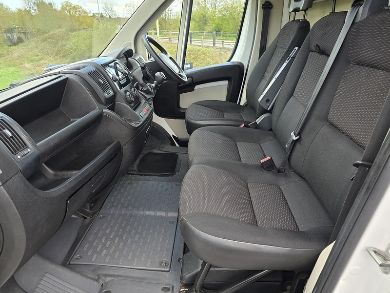 Peugeot Boxer BlueHDi 335 - U91676