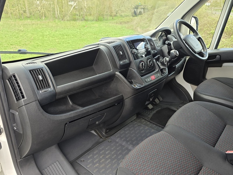 Peugeot Boxer BlueHDi 335 - U91676