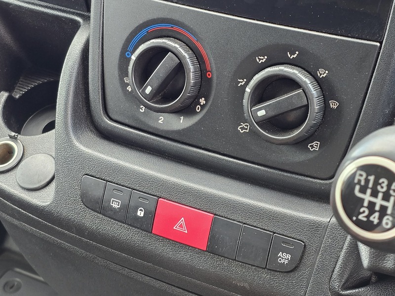 Peugeot Boxer BlueHDi 335 - U91676