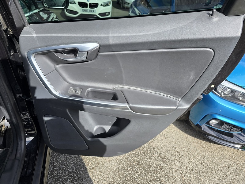 Volvo XC60 D5 R-Design Lux Nav - U91705