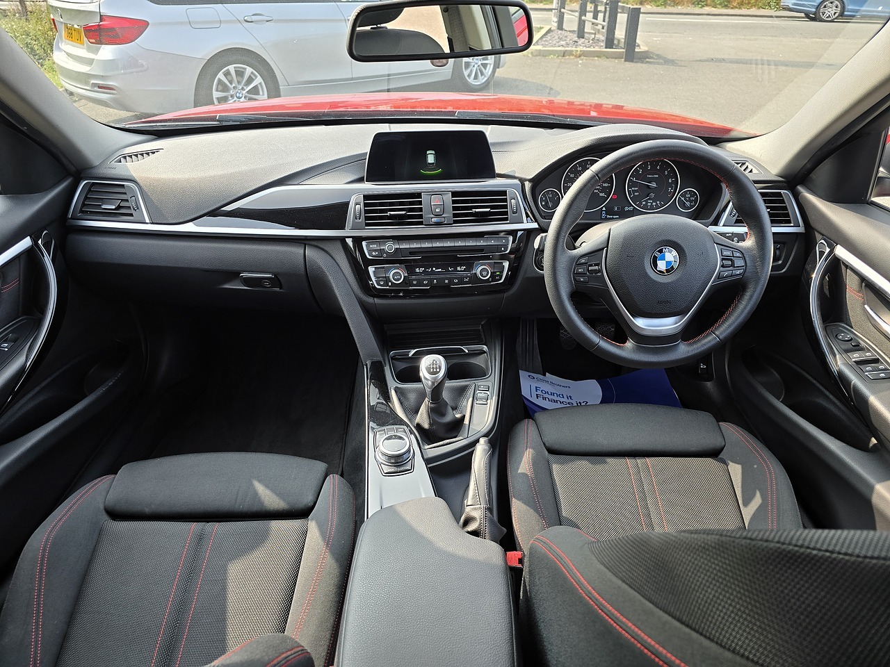 2017 BMW 3 Series thumbnail 10