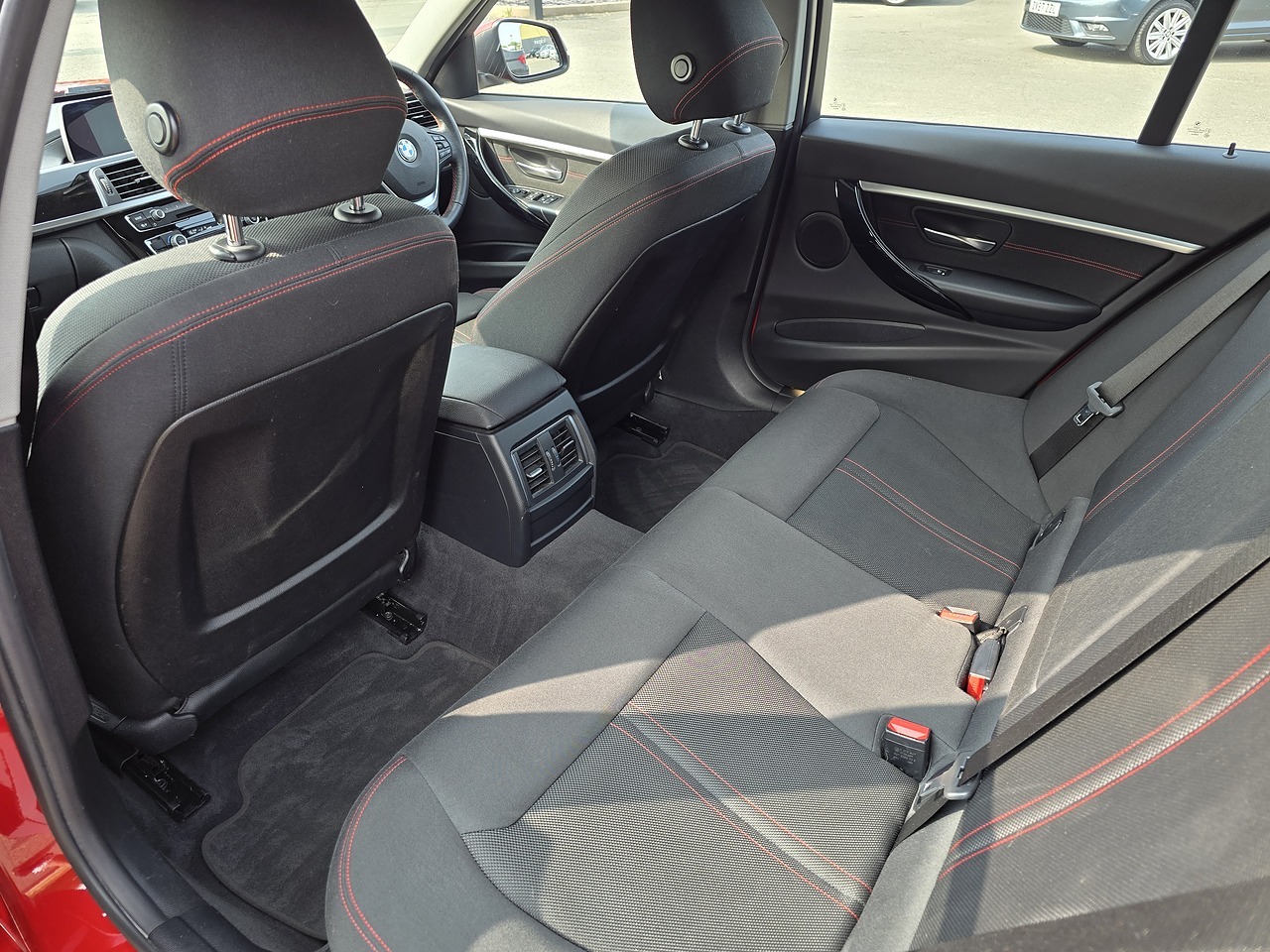 2017 BMW 3 Series thumbnail 21