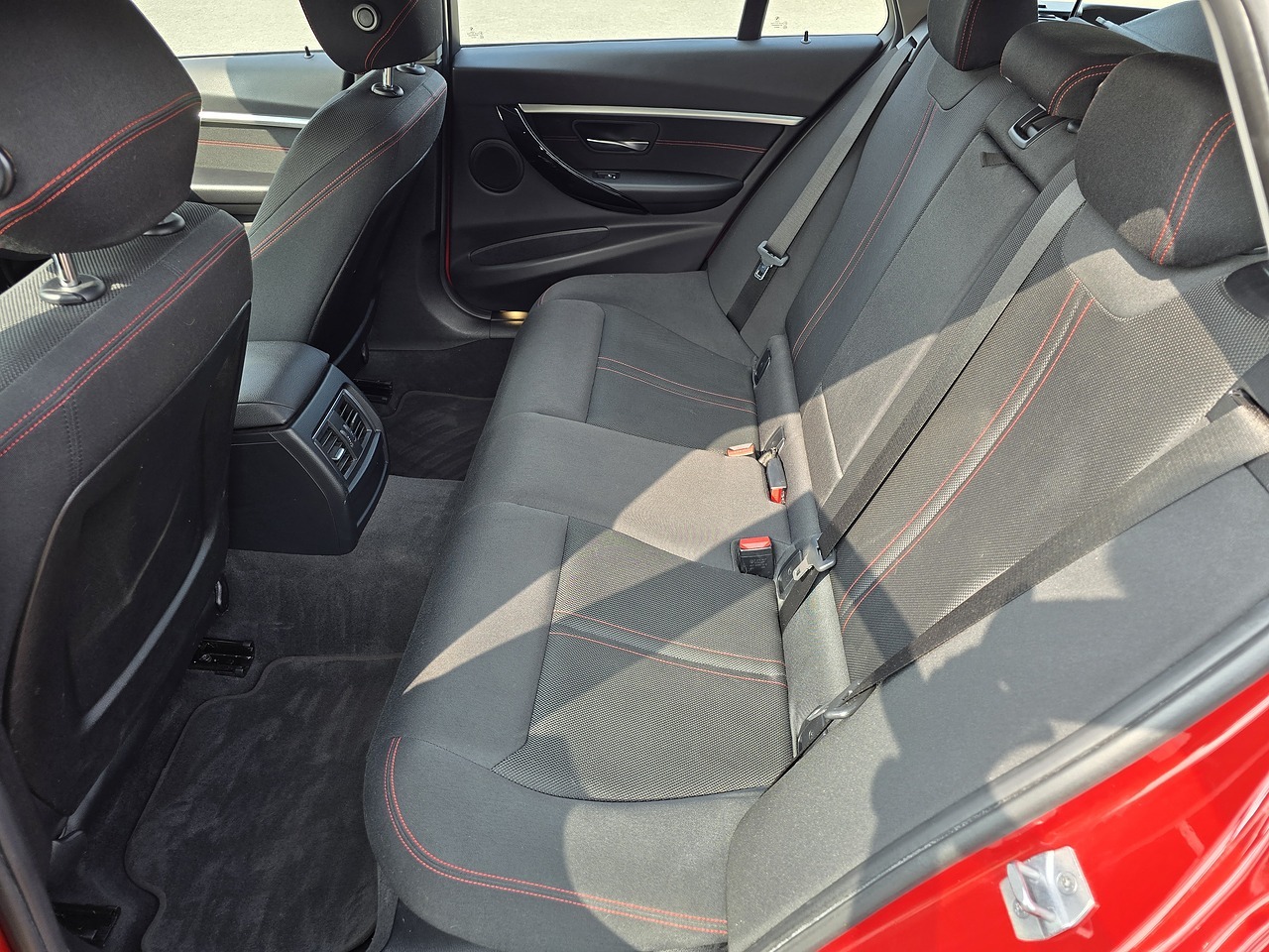 2017 BMW 3 Series thumbnail 22