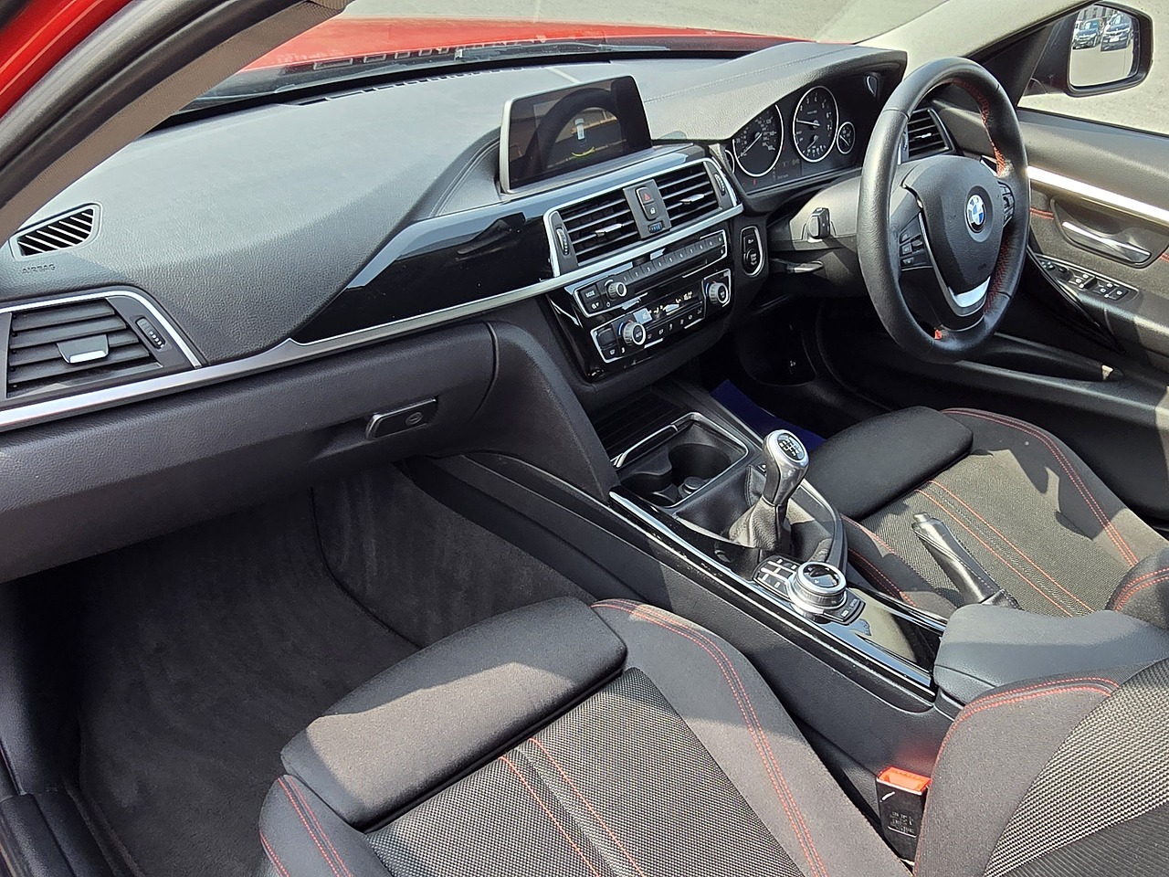 2017 BMW 3 Series thumbnail 11