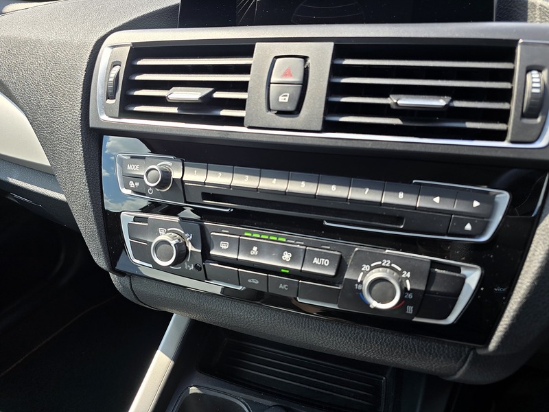 BMW 2 Series 218i SE - U91765