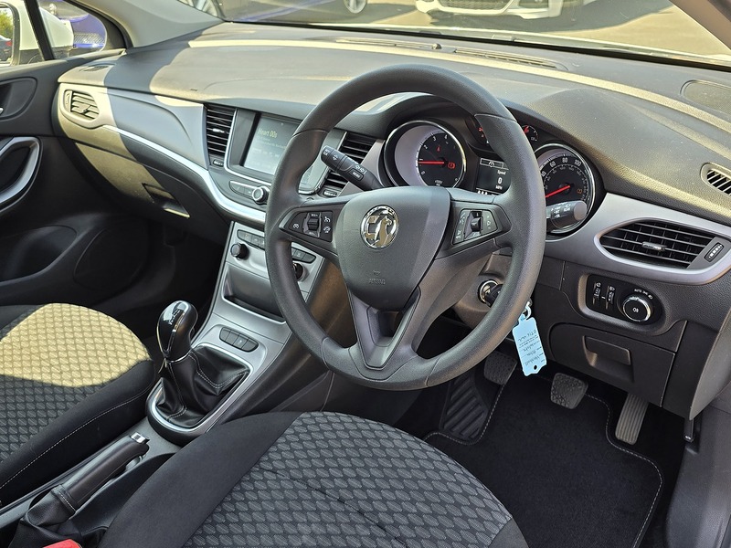 Vauxhall Astra i Turbo Design - U91814