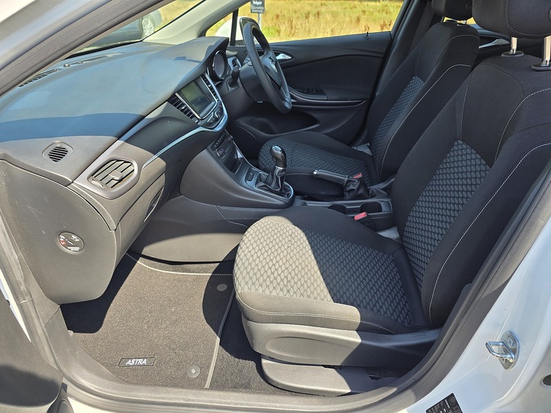 Vauxhall Astra i Turbo Design - U91814