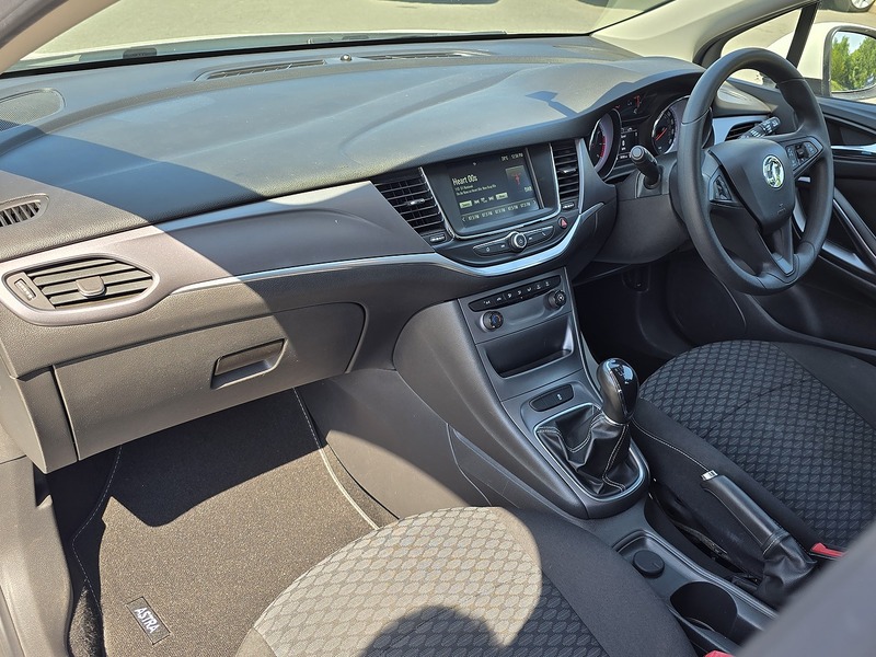 Vauxhall Astra i Turbo Design - U91814