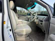 Toyota Estima Hybrid 