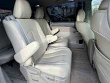 Toyota Estima Hybrid 