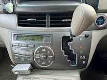Toyota Estima Hybrid 