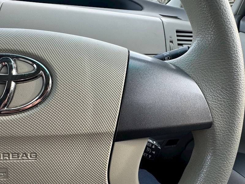 Toyota Hybrid  MPV 2.4 Petrol hybrid (7 Seat)