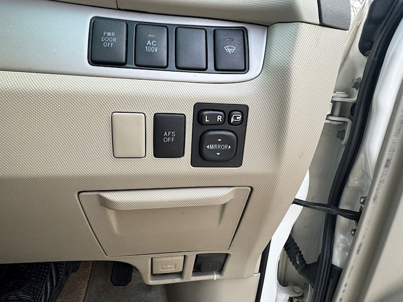 Toyota Hybrid  MPV 2.4 Petrol hybrid (7 Seat)