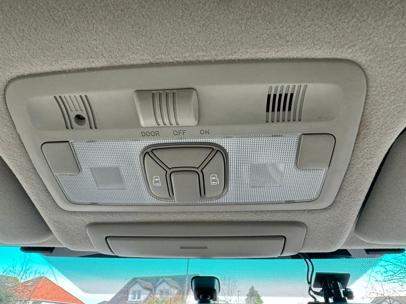 Toyota Hybrid  MPV 2.4 Petrol hybrid (7 Seat)