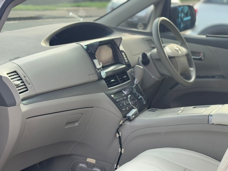 Toyota Hybrid  MPV 2.4 Petrol hybrid (7 Seat)