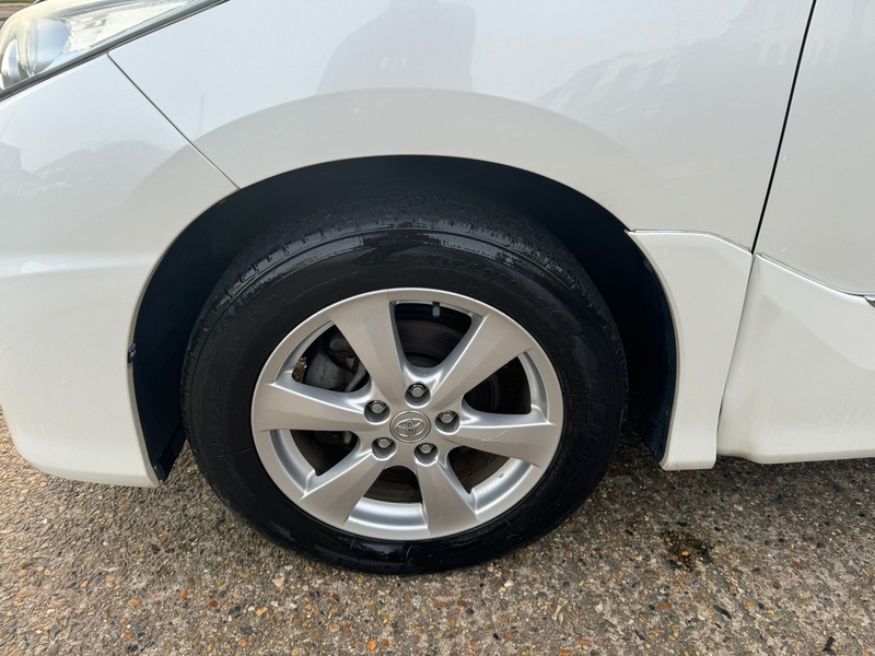 Toyota Hybrid  MPV 2.4 Petrol hybrid (7 Seat)