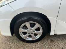 Toyota Estima Hybrid 