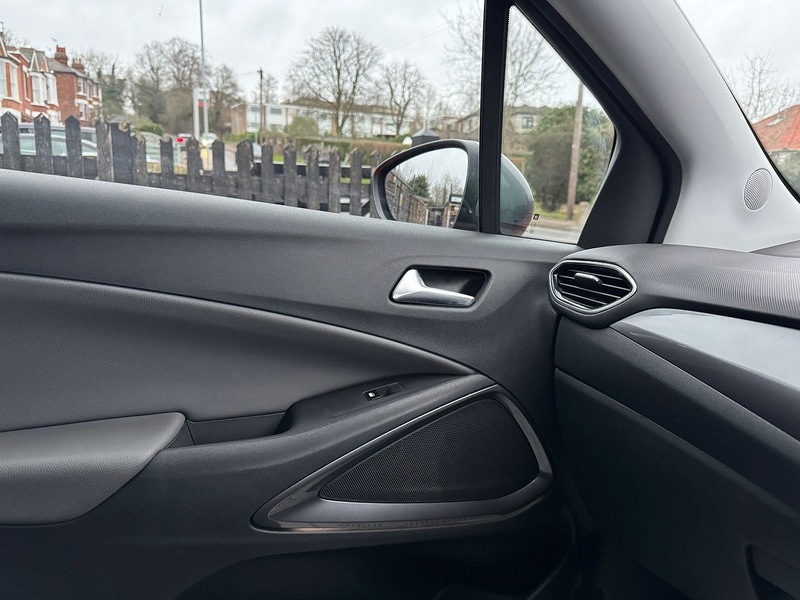 Vauxhall 1.2 Elite Nav SUV 5dr Petrol Manual Euro 6 (83 ps)