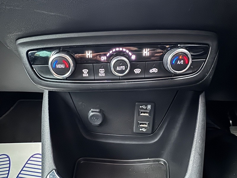 Vauxhall 1.2 Elite Nav SUV 5dr Petrol Manual Euro 6 (83 ps)