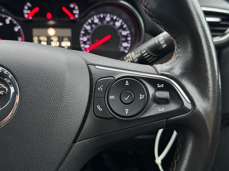 Vauxhall 1.2 Elite Nav SUV 5dr Petrol Manual Euro 6 (83 ps)