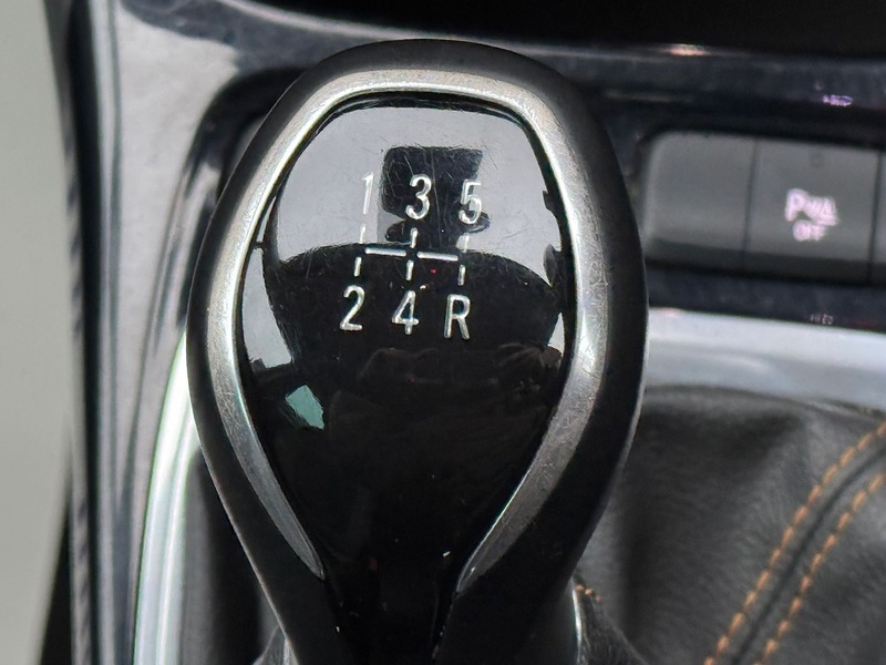 Vauxhall 1.2 Elite Nav SUV 5dr Petrol Manual Euro 6 (83 ps)