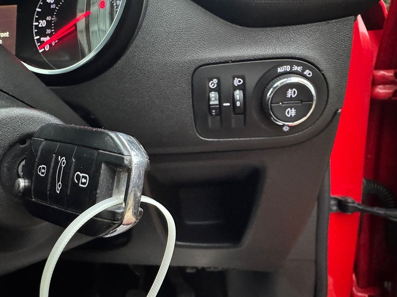 Vauxhall 1.2 Elite Nav SUV 5dr Petrol Manual Euro 6 (83 ps)