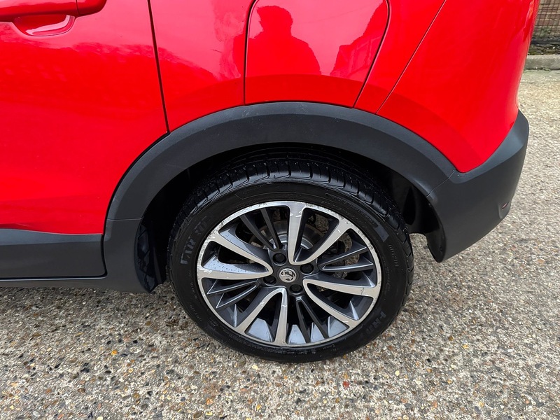 Vauxhall 1.2 Elite Nav SUV 5dr Petrol Manual Euro 6 (83 ps)