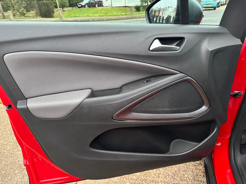 Vauxhall 1.2 Elite Nav SUV 5dr Petrol Manual Euro 6 (83 ps)