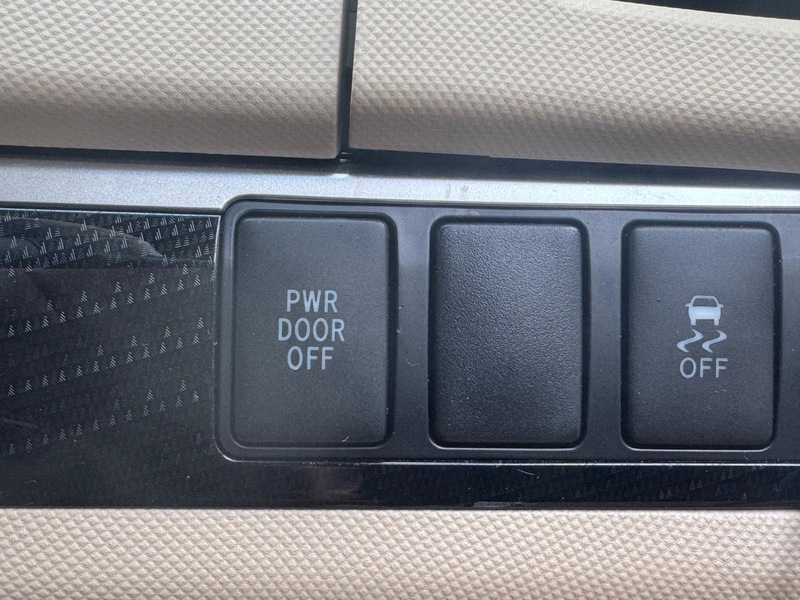 Toyota Aeras 2.4 Auto Petrol MPV (7 Seats)