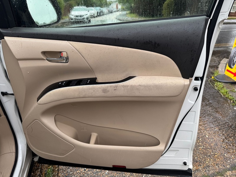 Toyota Aeras 2.4 Auto Petrol MPV (7 Seats)