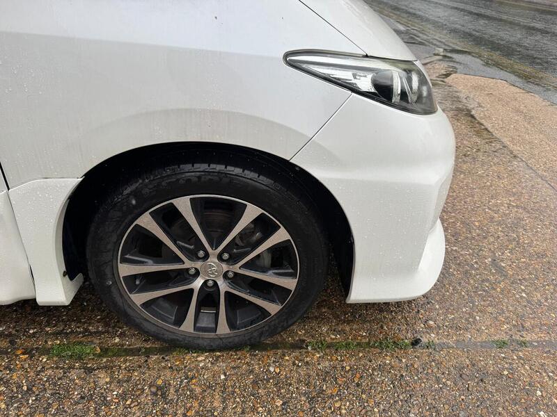 Toyota Aeras 2.4 Auto Petrol MPV (7 Seats)