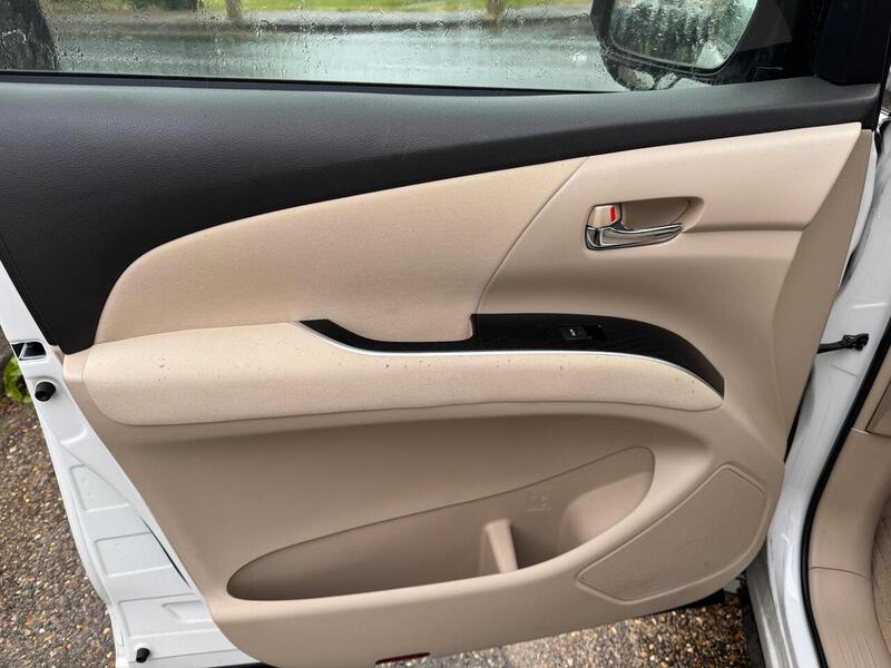 Toyota Aeras 2.4 Auto Petrol MPV (7 Seats)