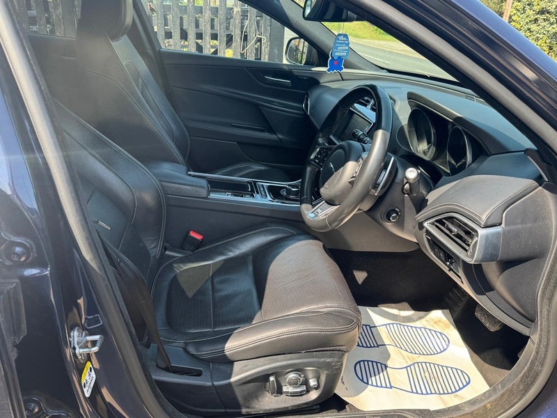 Jaguar 2.0d R-Sport Saloon 4dr Diesel Auto AWD Euro 6 (s/s) (240 ps)