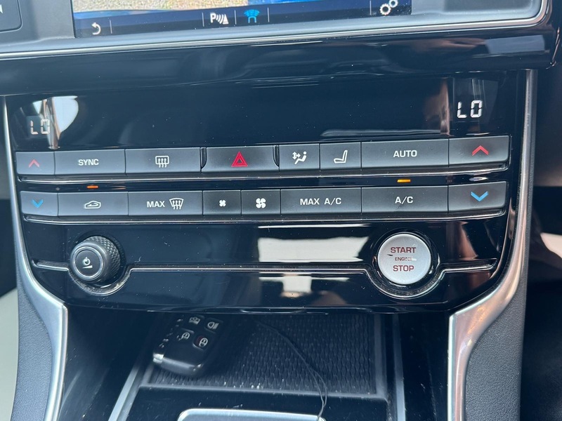 Jaguar 2.0d R-Sport Saloon 4dr Diesel Auto AWD Euro 6 (s/s) (240 ps)