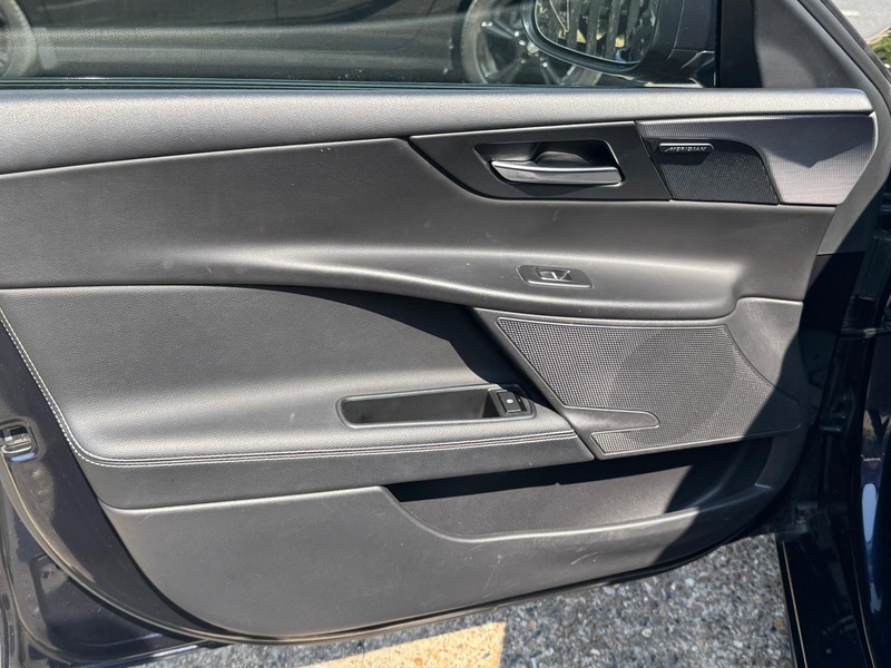 Jaguar 2.0d R-Sport Saloon 4dr Diesel Auto AWD Euro 6 (s/s) (240 ps)