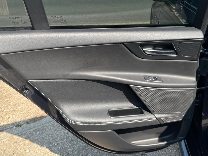 Jaguar 2.0d R-Sport Saloon 4dr Diesel Auto AWD Euro 6 (s/s) (240 ps)