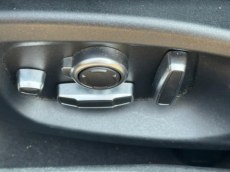 Jaguar 2.0d R-Sport Saloon 4dr Diesel Auto AWD Euro 6 (s/s) (240 ps)