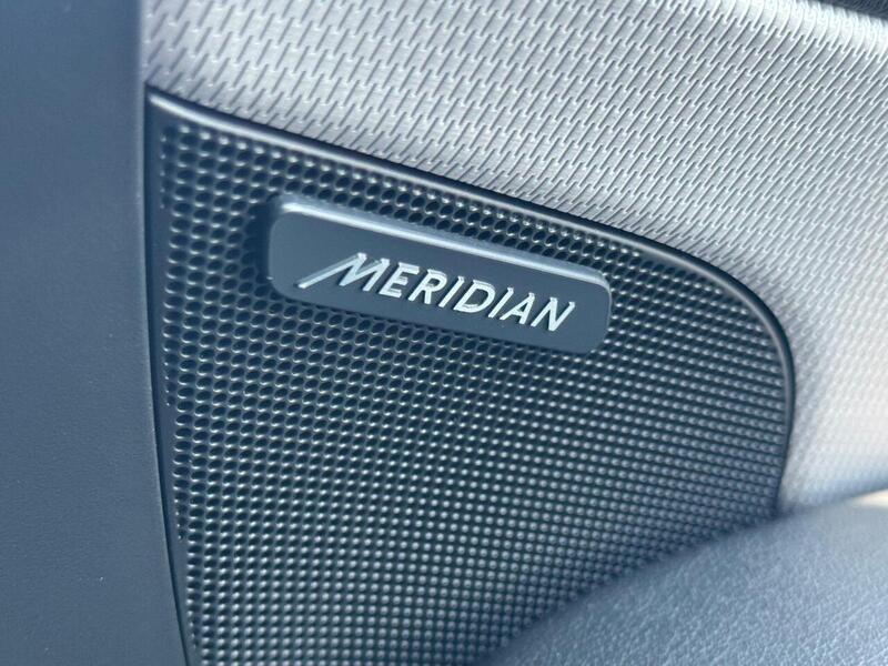 Jaguar 2.0d R-Sport Saloon 4dr Diesel Auto AWD Euro 6 (s/s) (240 ps)