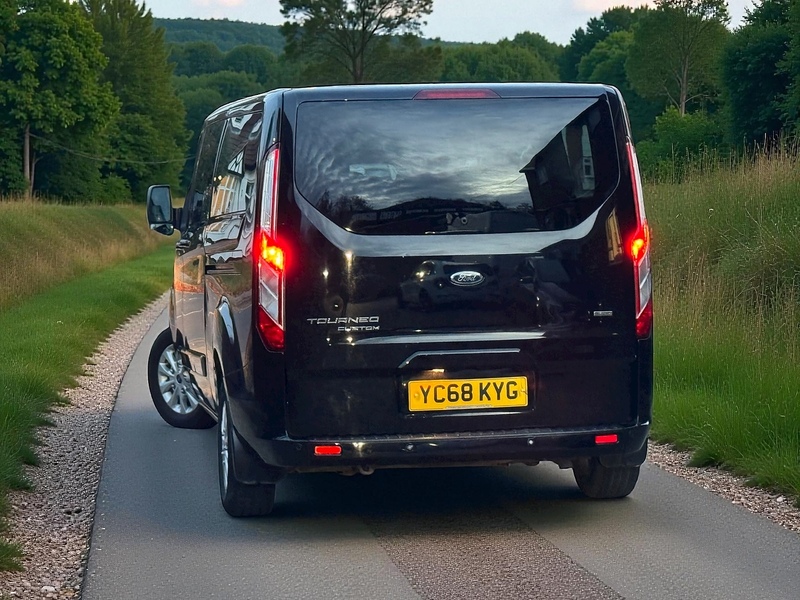 Ford 2.0 320 EcoBlue Titanium Minibus Double Cab 5dr Diesel Auto L2 Euro 6 (s/s) (130 ps)