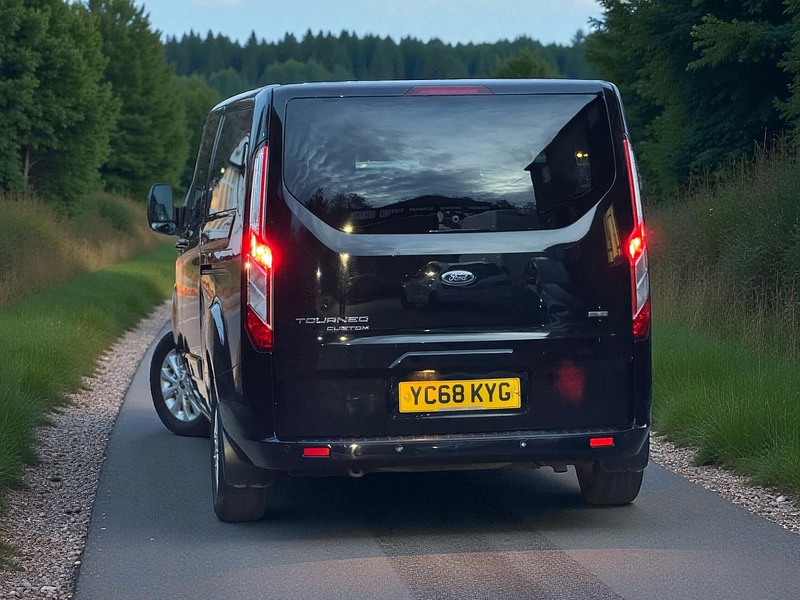 Ford 2.0 320 EcoBlue Titanium Minibus Double Cab 5dr Diesel Auto L2 Euro 6 (s/s) (130 ps)