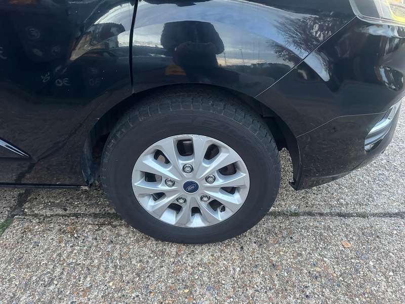 Ford 2.0 320 EcoBlue Titanium Minibus Double Cab 5dr Diesel Auto L2 Euro 6 (s/s) (130 ps)