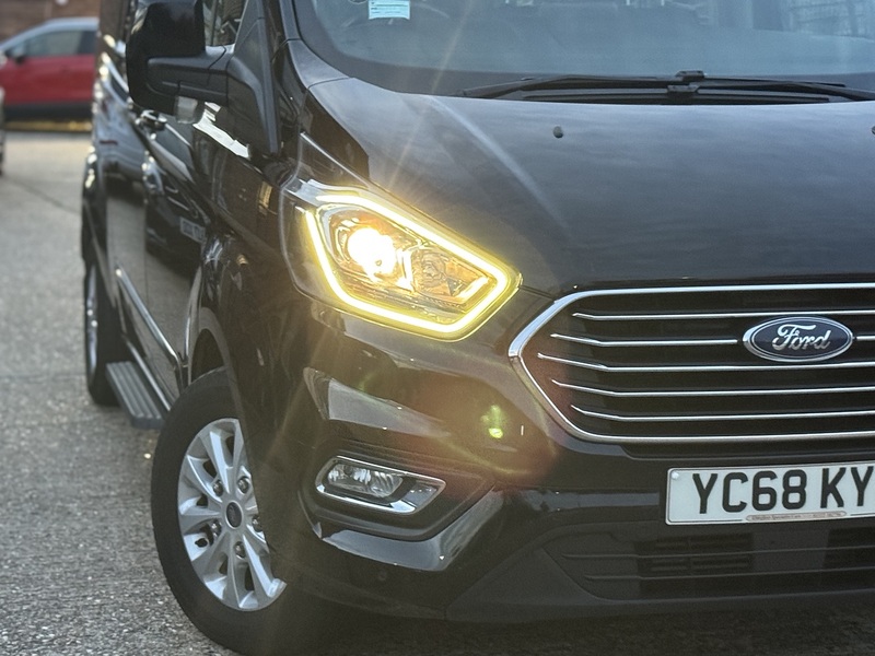 Ford 2.0 320 EcoBlue Titanium Minibus Double Cab 5dr Diesel Auto L2 Euro 6 (s/s) (130 ps)