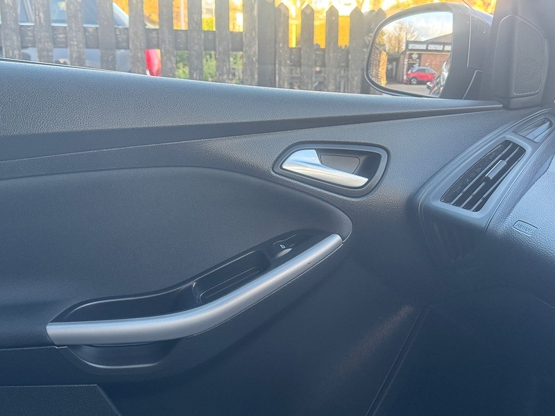 Ford 1.0T EcoBoost Zetec Edition Hatchback 5dr Petrol Manual Euro 6 (s/s) (125 ps)