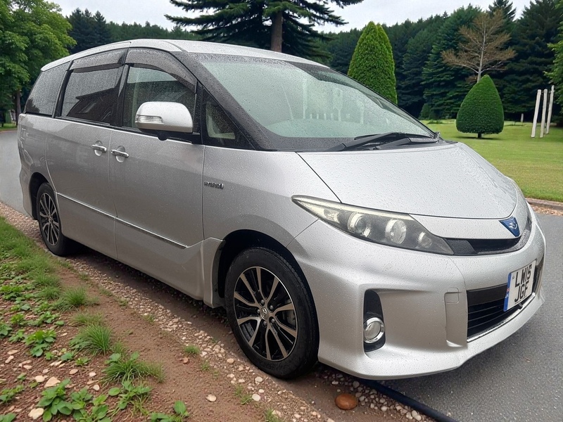 Toyota Aeras 2.4 Auto Petrol Hybrid MPV (7 Seats)