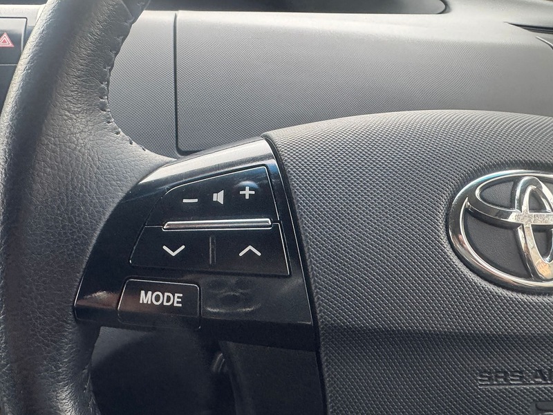 Toyota Aeras 2.4 Auto Petrol Hybrid MPV (7 Seats)